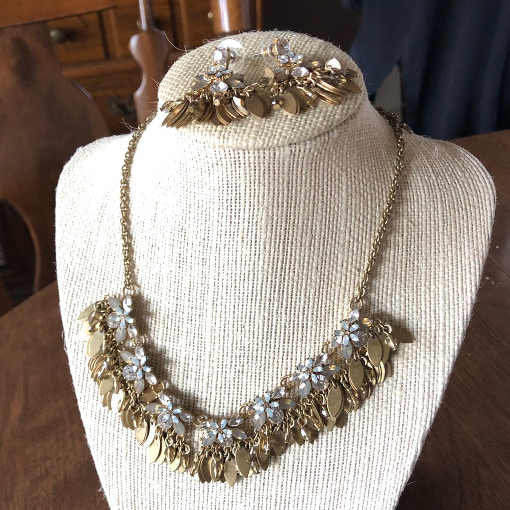Loft necklace and earrings set like new